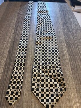 Classic Black and Cream Geometric Men's Tie